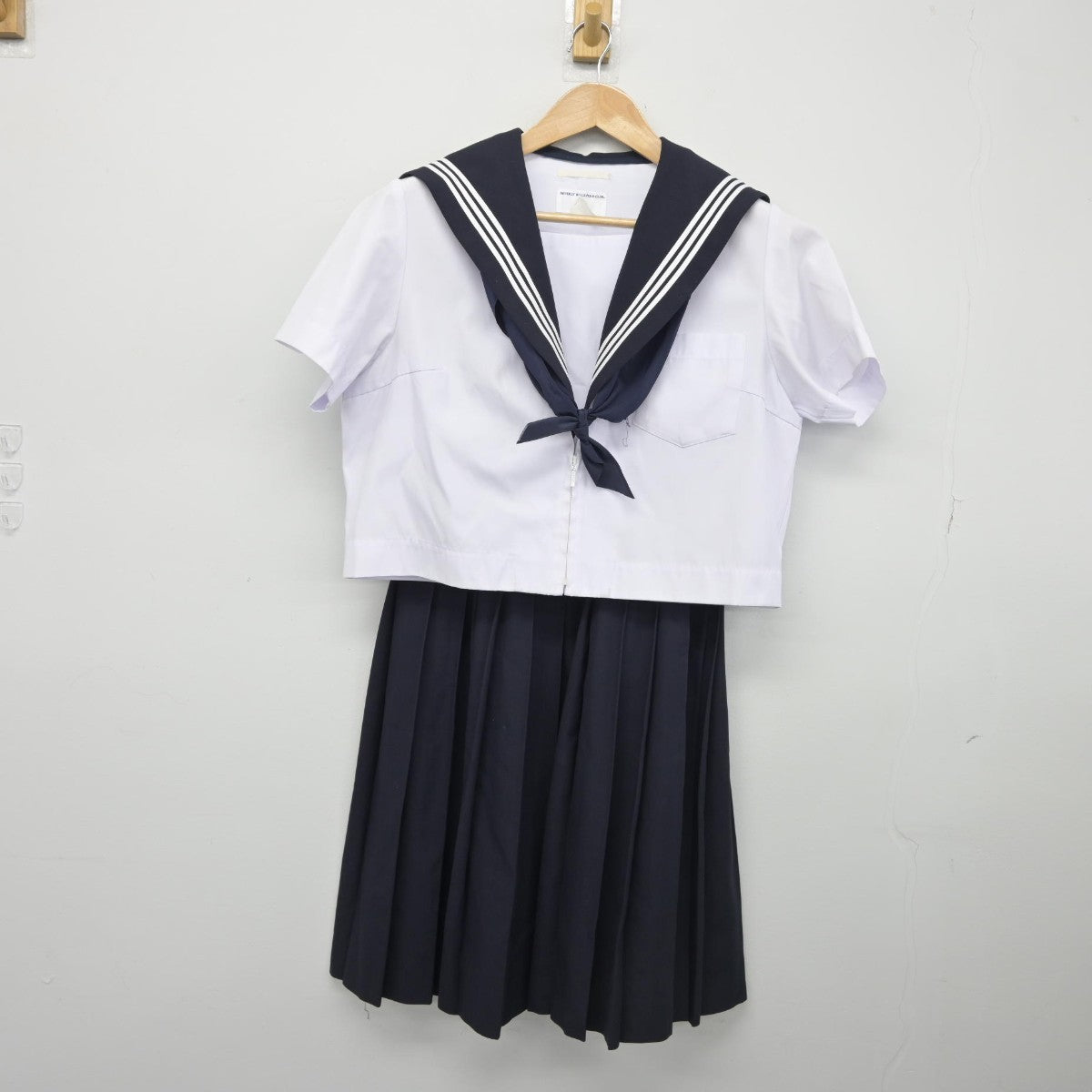 【中古】愛知県 内海中学校 女子制服 5点（セーラー服・セーラー服・スカート）sf034473