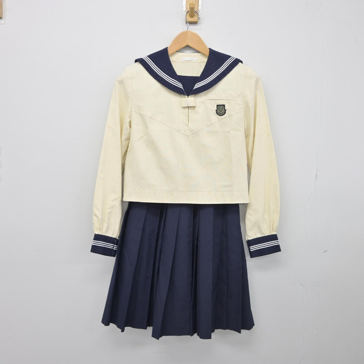 【中古】兵庫県 東洋大学附属姫路高等学校 女子制服 3点（セーラー服・セーラー服・スカート）sf034489