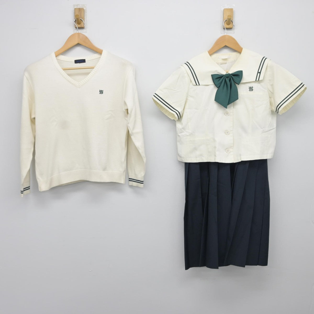 【中古】福岡県 西南学院中学校 女子制服 4点（ニット・セーラー服・スカート）sf034540