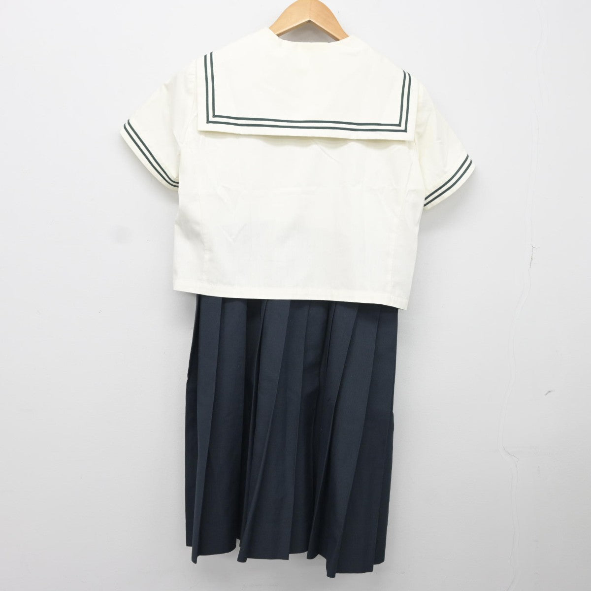 【中古】福岡県 西南学院中学校 女子制服 4点（ニット・セーラー服・スカート）sf034540