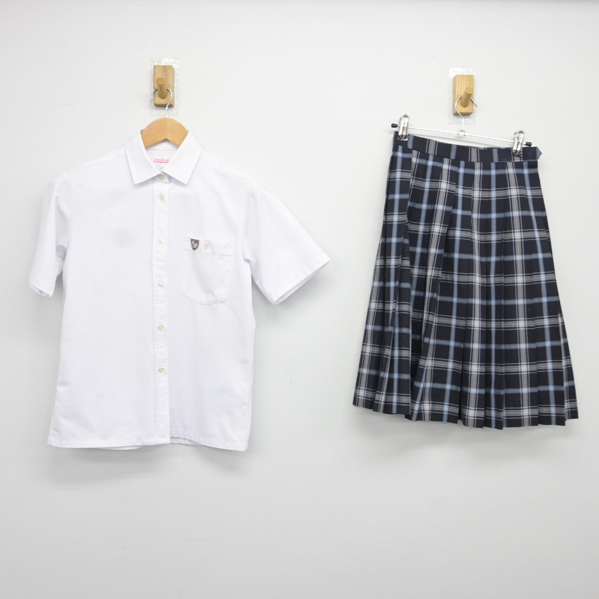 【中古】愛知県 神丘中学校 女子制服 2点（シャツ・スカート）sf034565