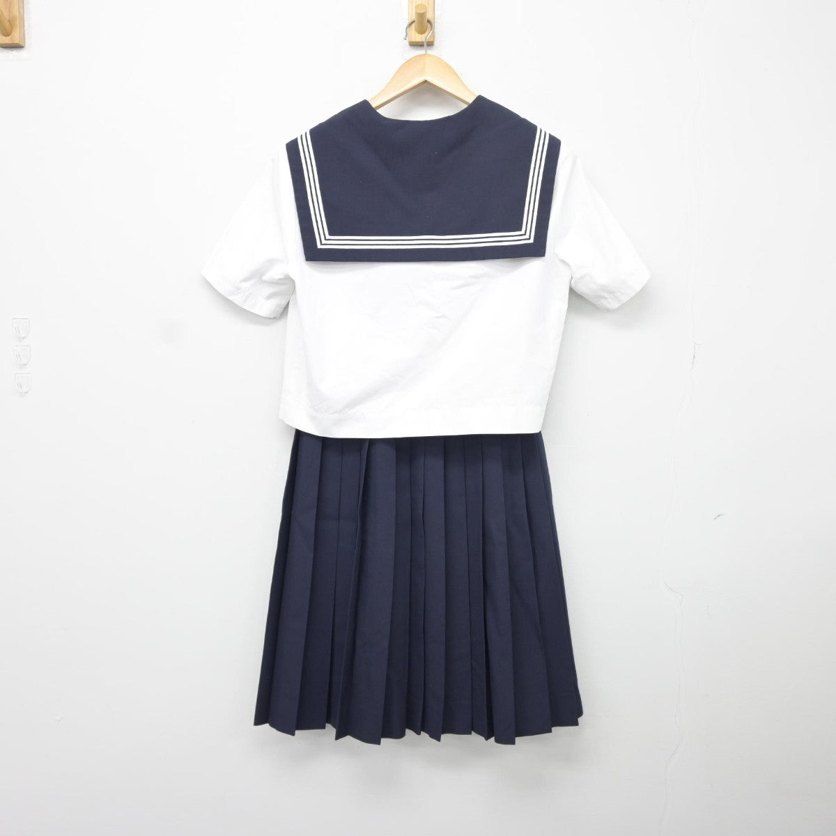 【中古】愛知県 弥富北中学校 女子制服 2点（セーラー服・スカート）sf034584