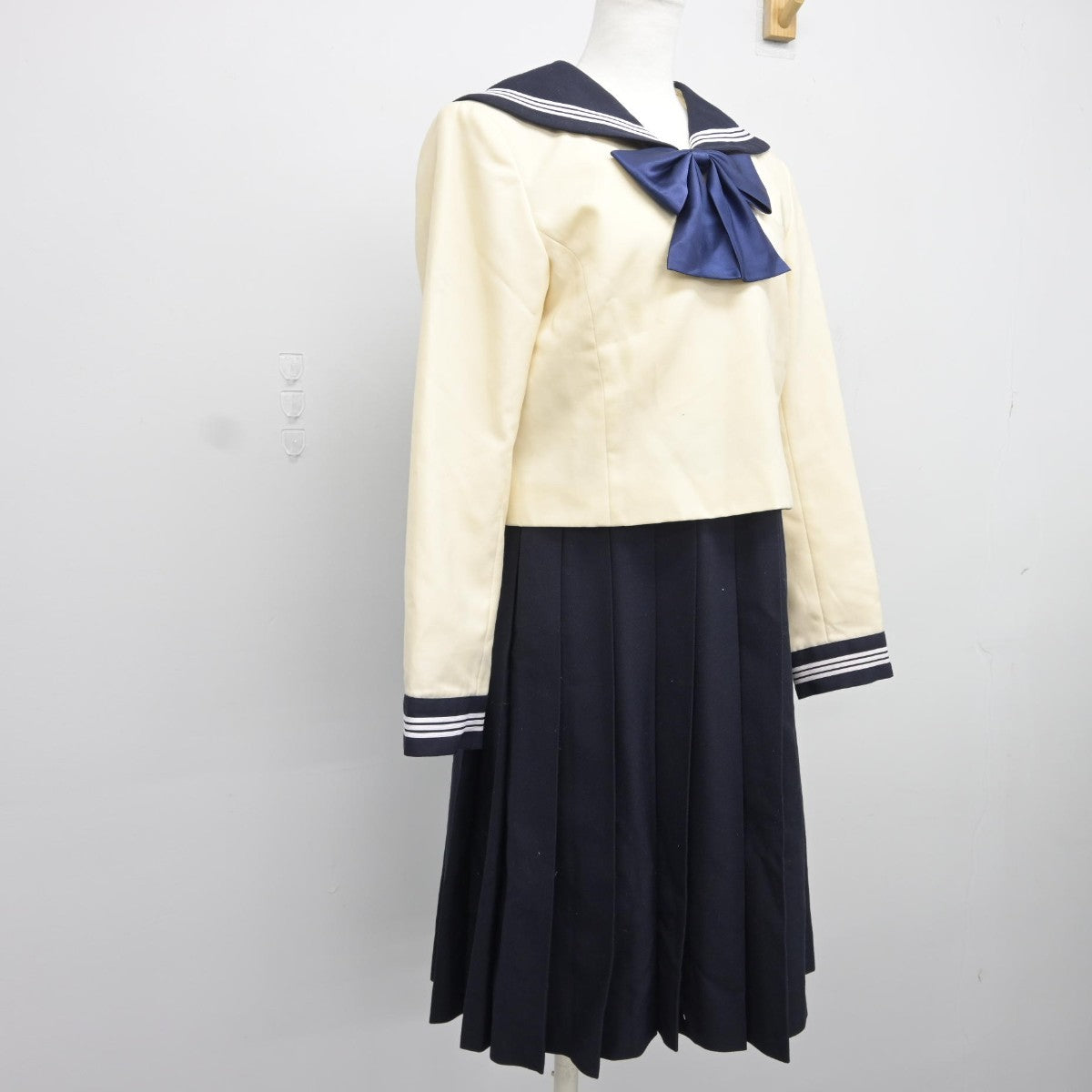 【中古】福岡県 博多女子高等学校 女子制服 3点（セーラー服・ジャンパースカート）sf034631