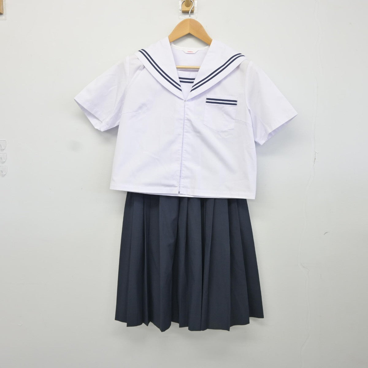 【中古】静岡県 浜松市立篠原中学校 女子制服 2点（セーラー服・スカート）sf034680