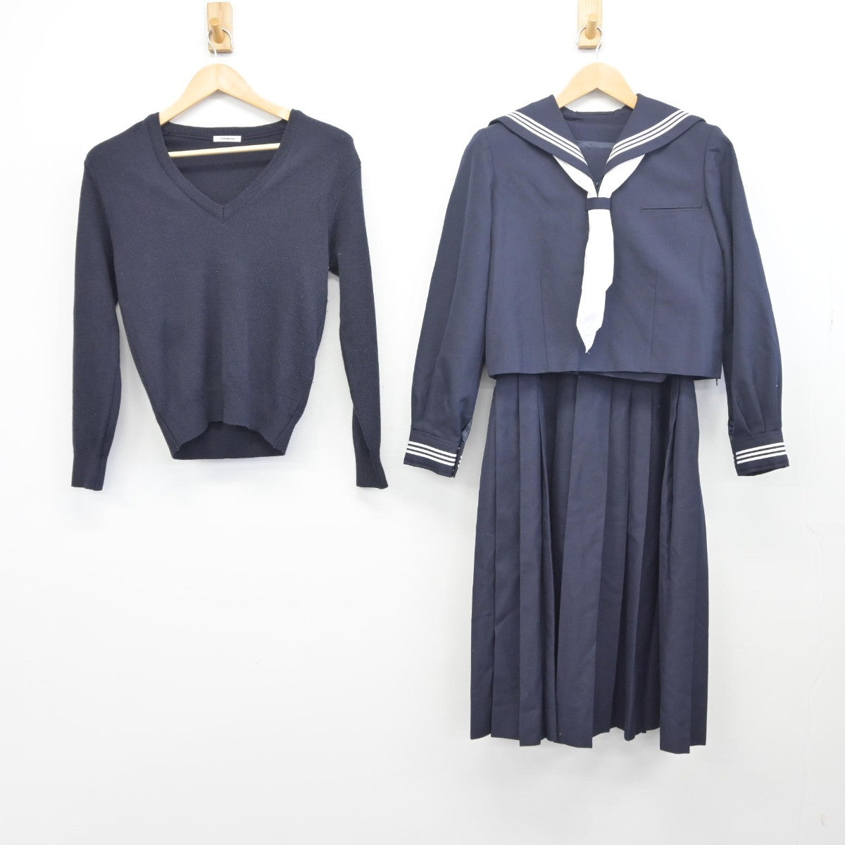 【中古】東京都 墨田区立本所中学校 女子制服 4点（セーラー服・ニット・ジャンパースカート）sf034687