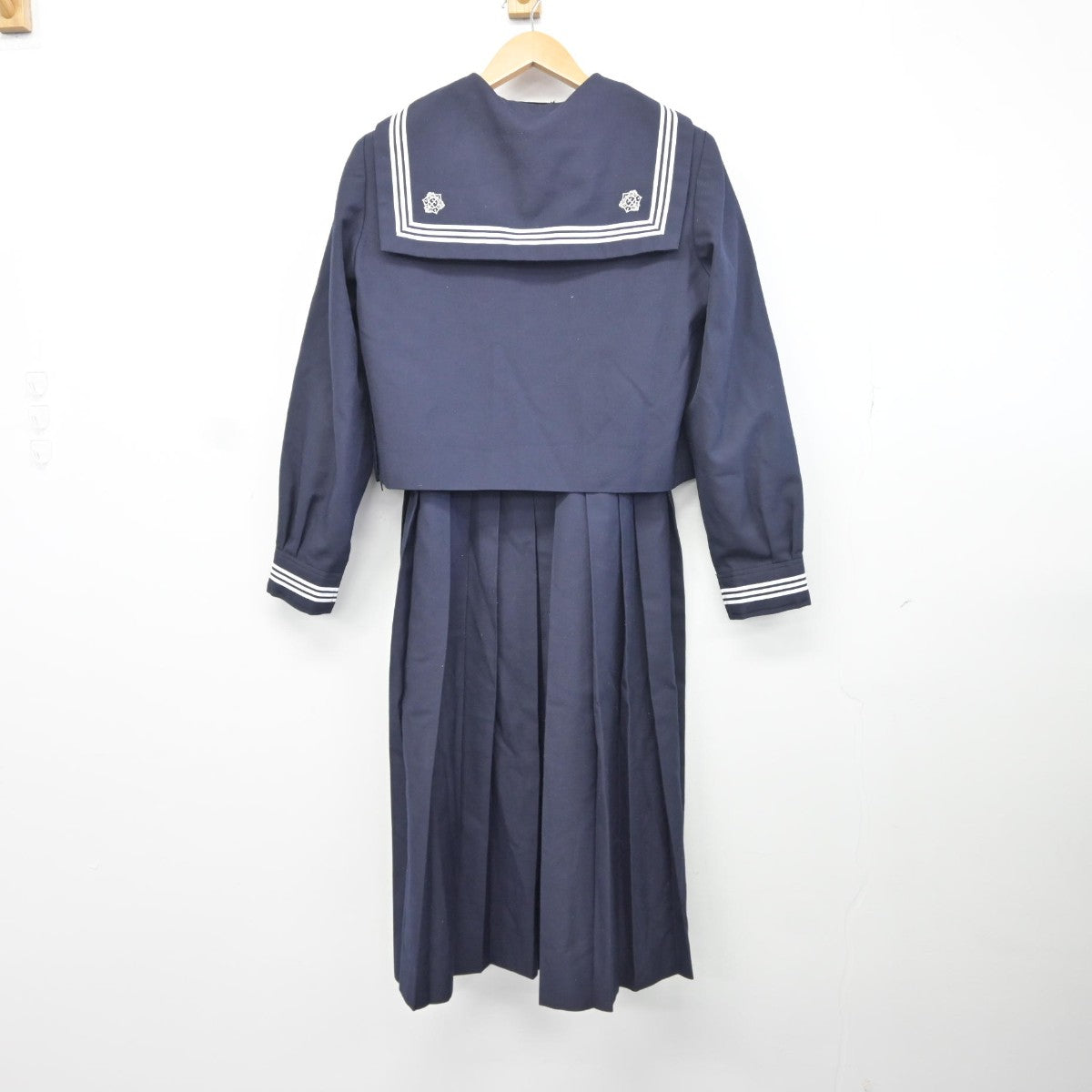 【中古】東京都 墨田区立本所中学校 女子制服 4点（セーラー服・ニット・ジャンパースカート）sf034687