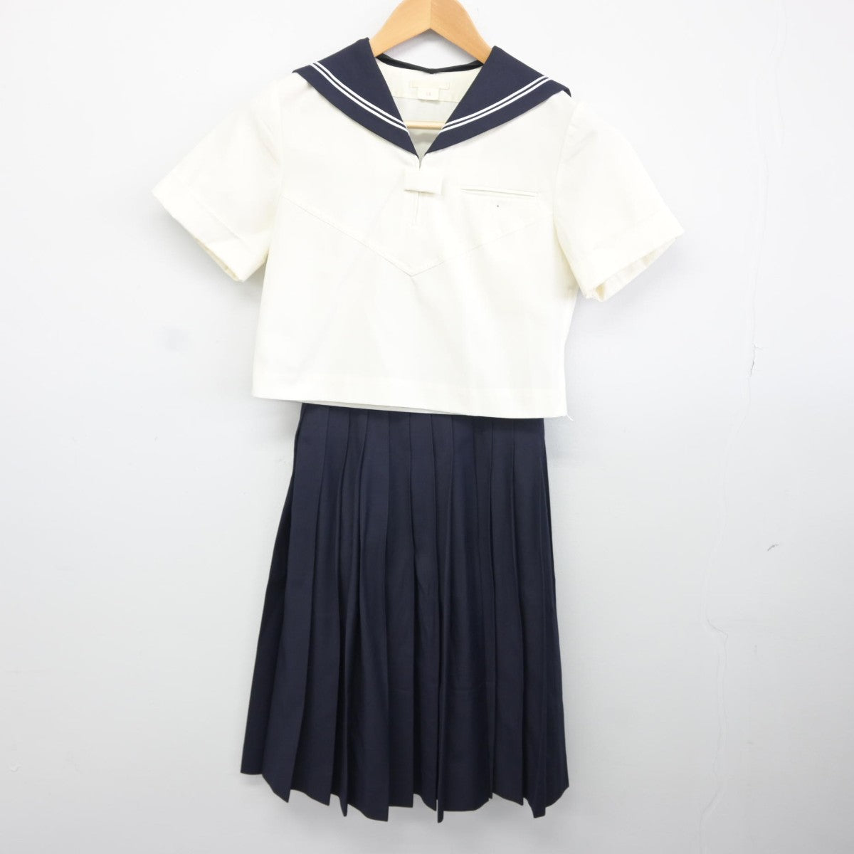 【中古】東京都 國學院大學久我山中学高等学校 女子制服 3点（セーラー服・スカート）sf034705