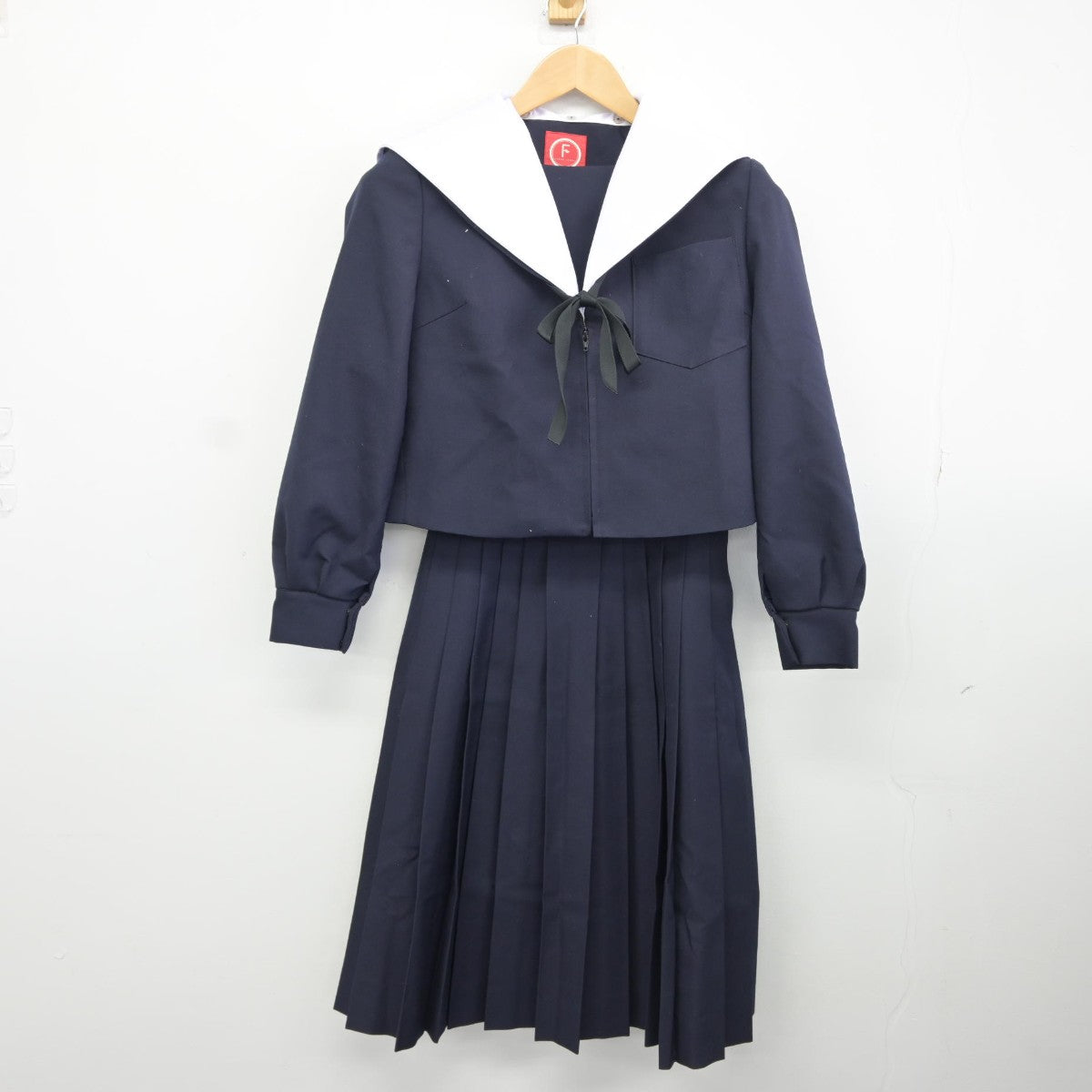 【中古】愛知県 中部中学校 女子制服 4点（セーラー服・スカート）sf034713