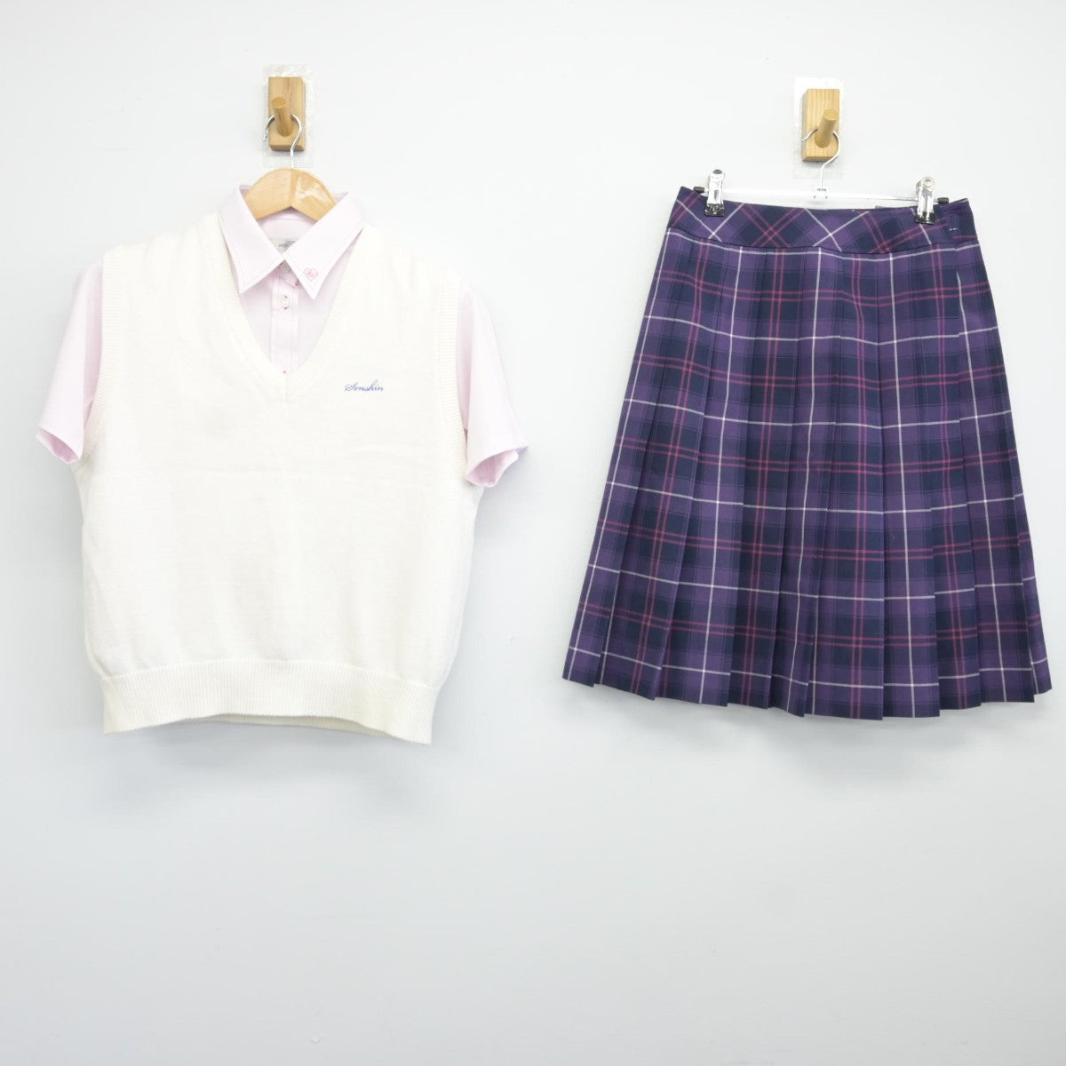 中古】大阪府 宣真高等学校 女子制服 4点（ニットベスト・シャツ