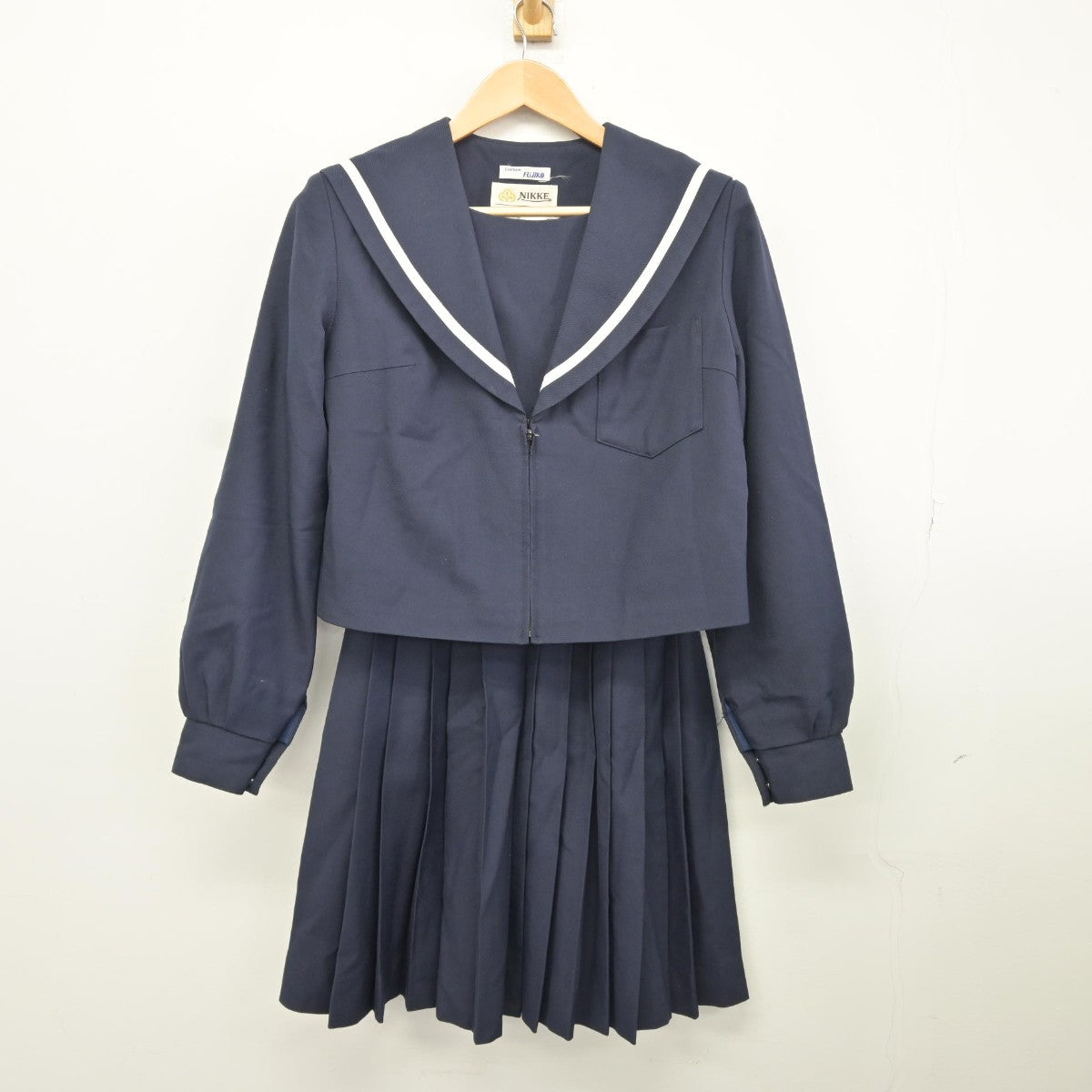 【中古】愛知県 楠中学校 女子制服 2点（セーラー服・スカート）sf034784