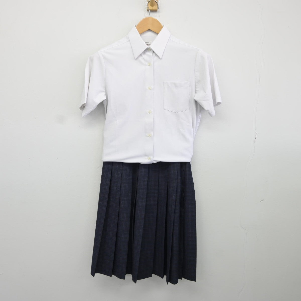 【中古】福岡県 横手中学校 女子制服 2点（シャツ・スカート）sf034803