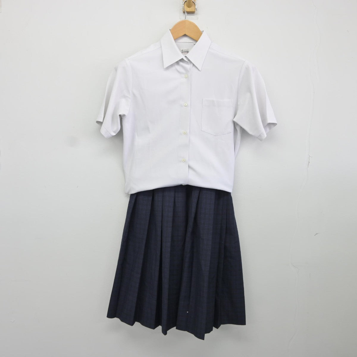 【中古】福岡県 横手中学校 女子制服 2点（シャツ・スカート）sf034804