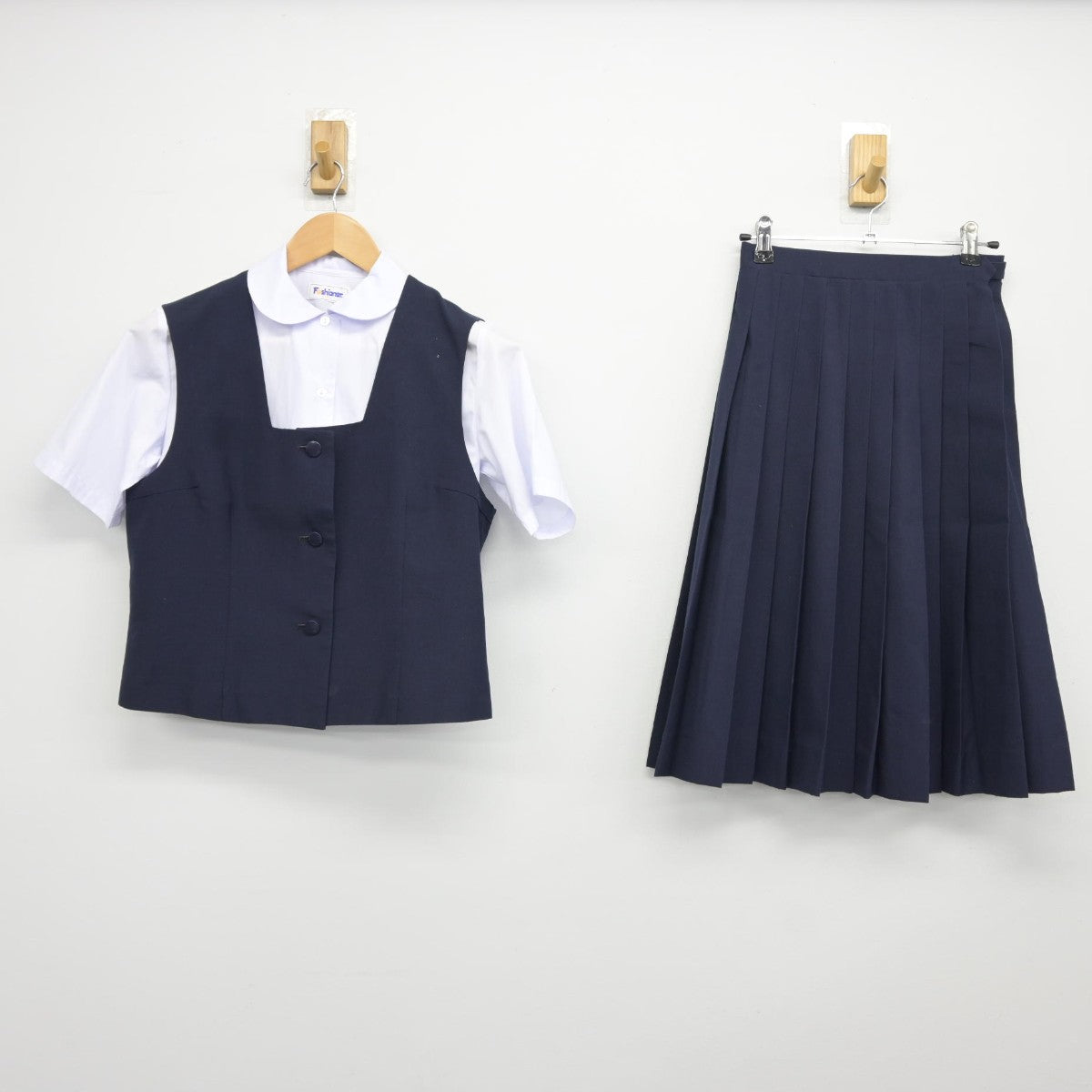 【中古】千葉県 千葉市立花園中学校 女子制服 3点（ベスト・シャツ・スカート）sf034831