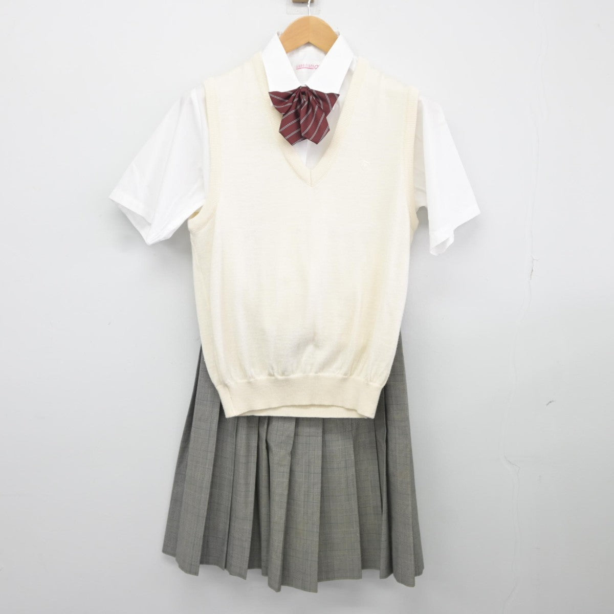 【中古】東京都 東洋高等学校 女子制服 4点（ニットベスト・シャツ・スカート）sf034849