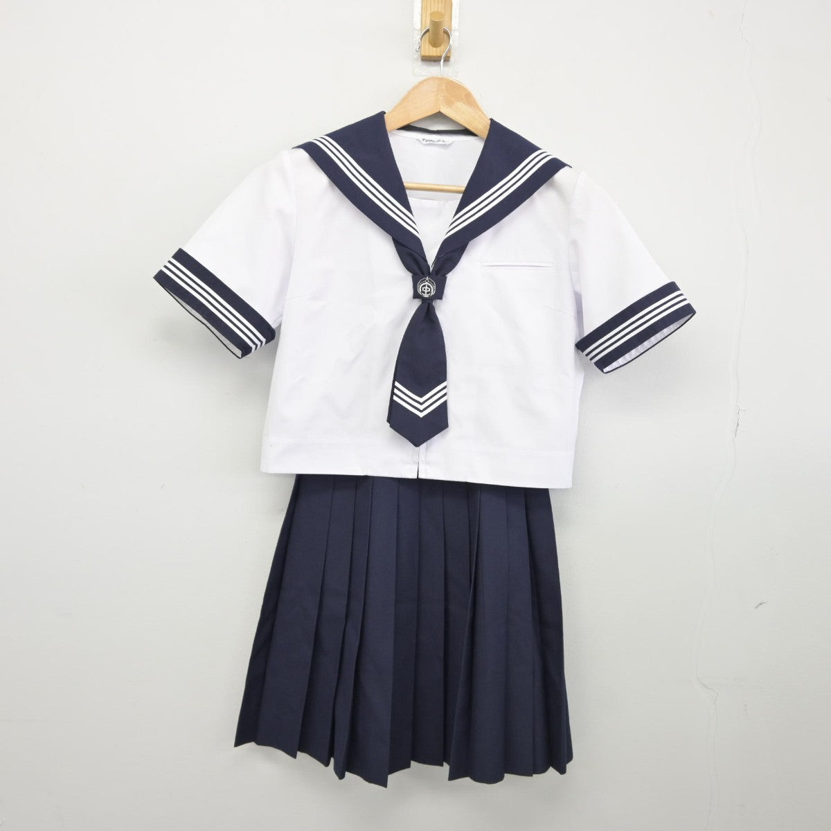 【中古】埼玉県 松伏第二中学校 女子制服 3点（セーラー服・スカート）sf034873