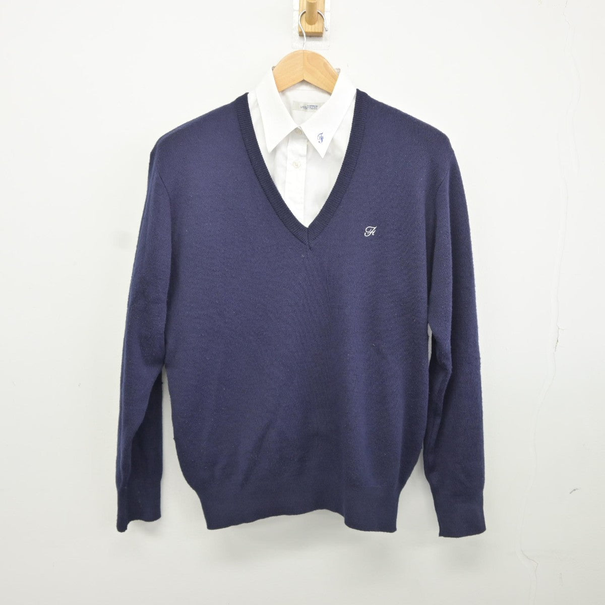 【中古】福岡県 二日市中学校 女子制服 2点（ニット・シャツ）sf034881