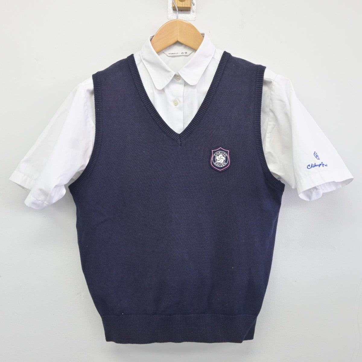 【中古】福岡県 筑陽学園中学高等学校 女子制服 2点（ニットベスト・シャツ）sf034923