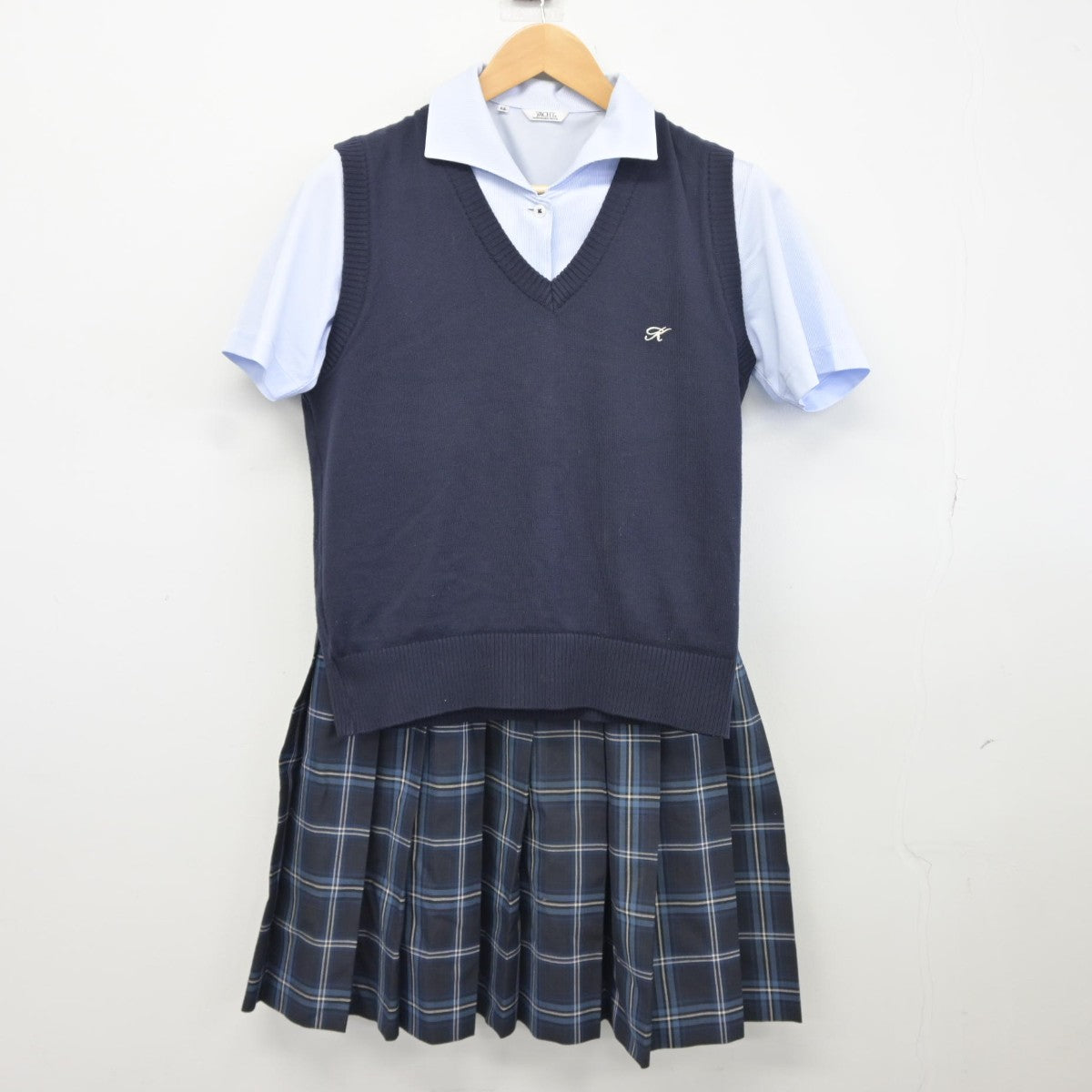 【中古】福岡県 古賀竟成館高等学校 女子制服 3点（シャツ・ニットベスト・スカート）sf034936