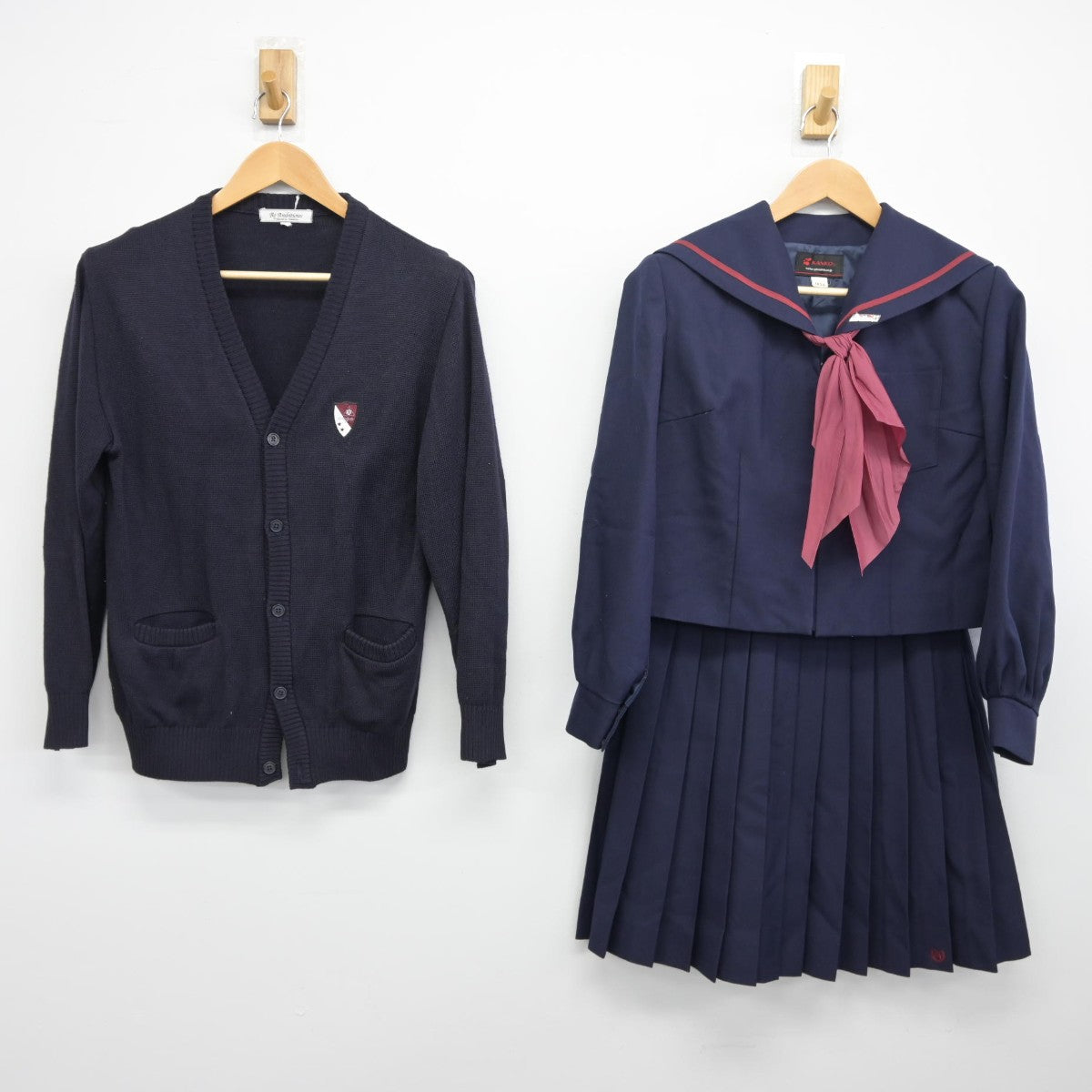 【中古】和歌山県 那賀高等学校 女子制服 5点（セーラー服・ニット・スカート）sf034972