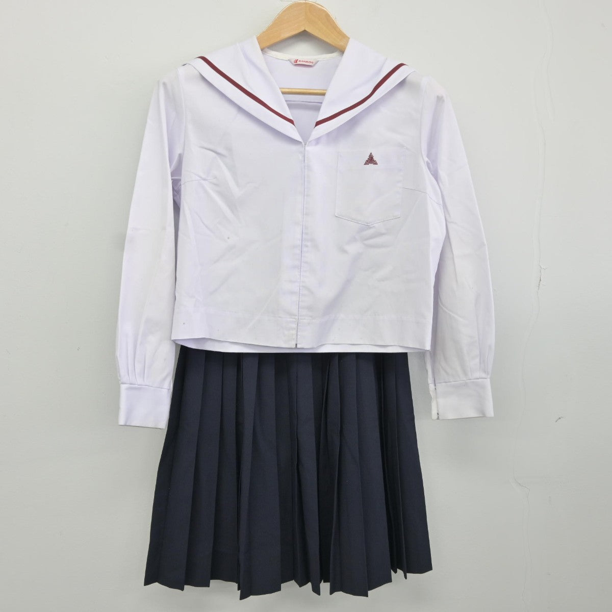 【中古】和歌山県 那賀高等学校 女子制服 2点（セーラー服・スカート）sf034974