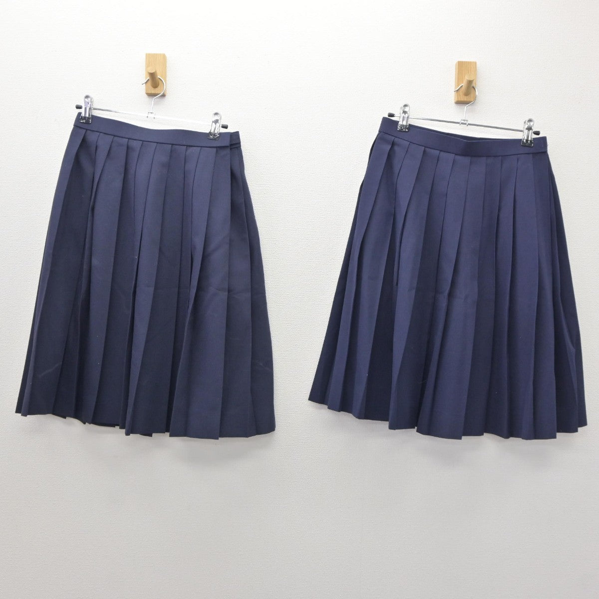 【中古】秋田県 湯沢南中学校 女子制服 4点（ベスト・シャツ・スカート・スカート）sf035019