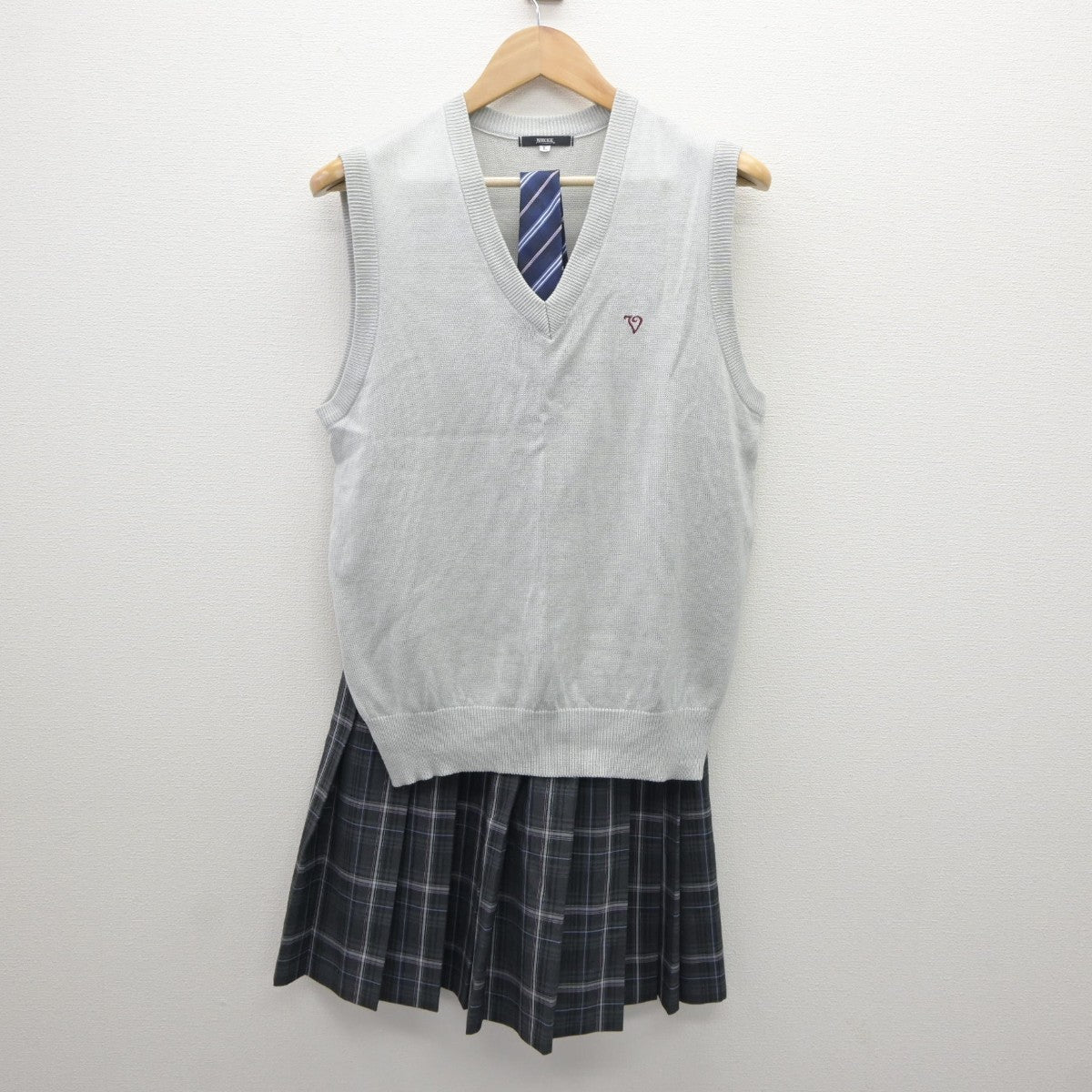 【中古】東京都 都立第五商業高等学校 女子制服 3点（ニットベスト・スカート）sf035036