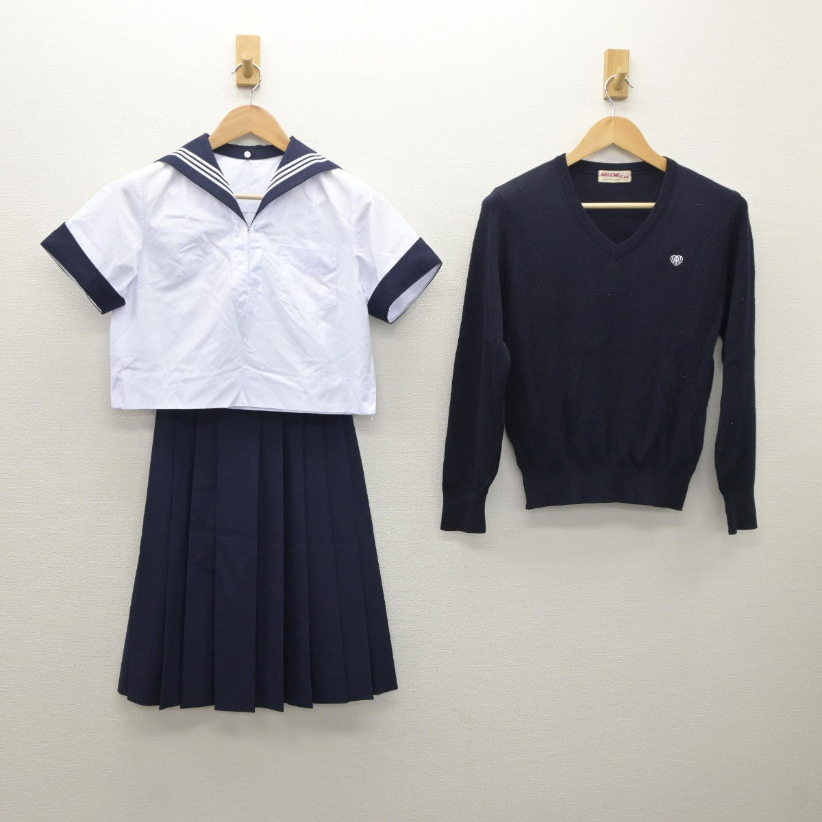 【中古】神奈川県 私立鎌倉女学院中学・高等学校 女子制服 3点（ニット・セーラー服・スカート）sf035082