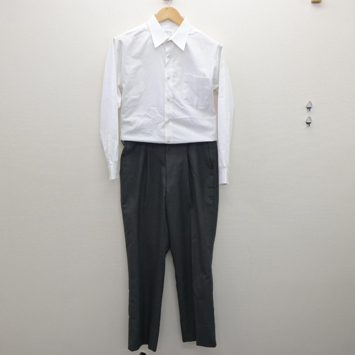 【中古】東京都 都立高島高等学校 男子制服 2点（シャツ・ズボン）sf035086