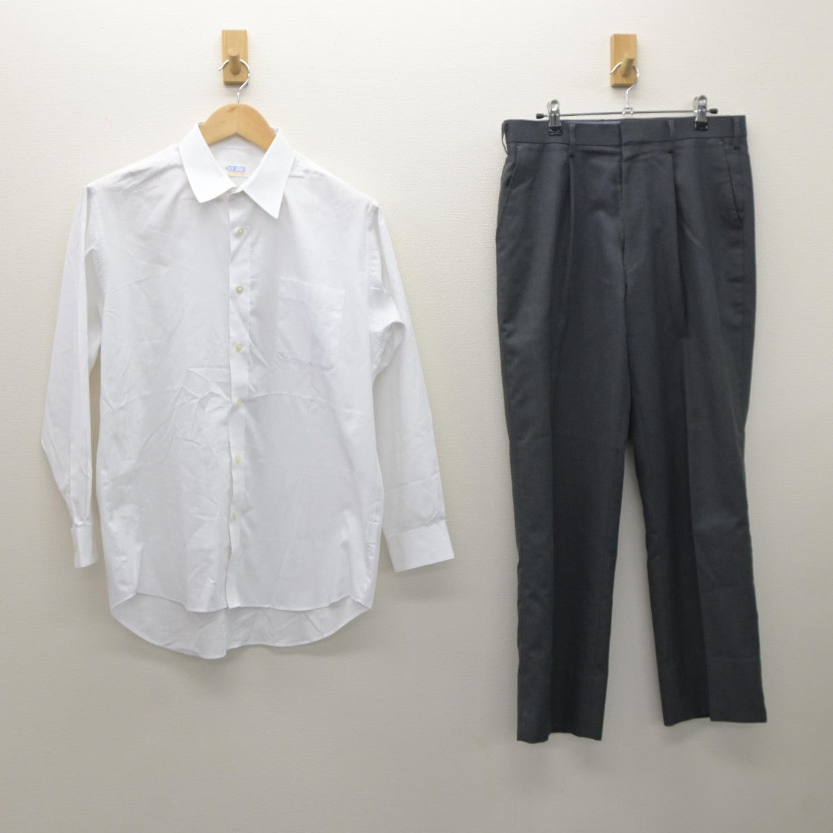 【中古】東京都 都立高島高等学校 男子制服 2点（シャツ・ズボン）sf035086