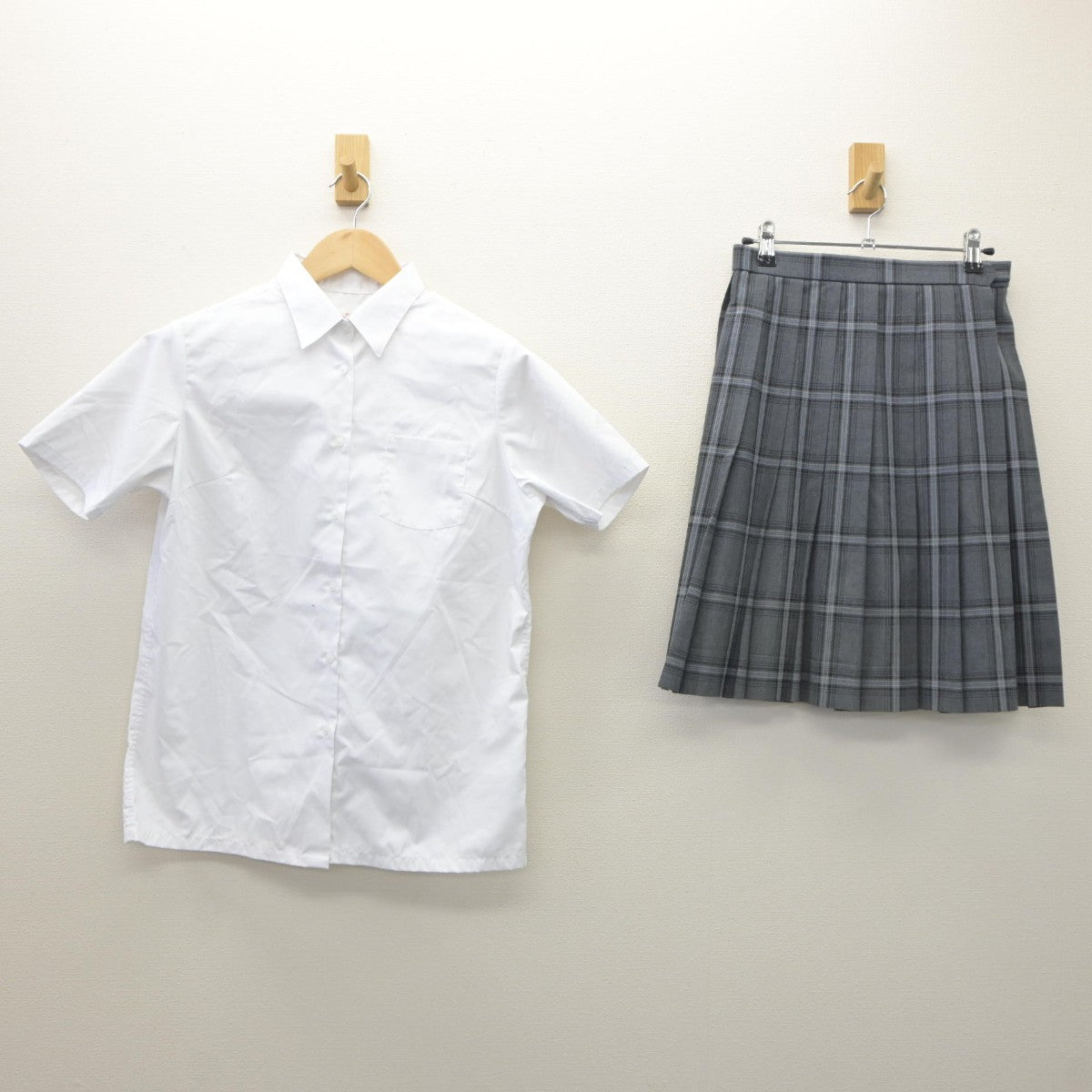 【中古】茨城県 石岡第一高等学校 女子制服 2点（シャツ・スカート）sf035105