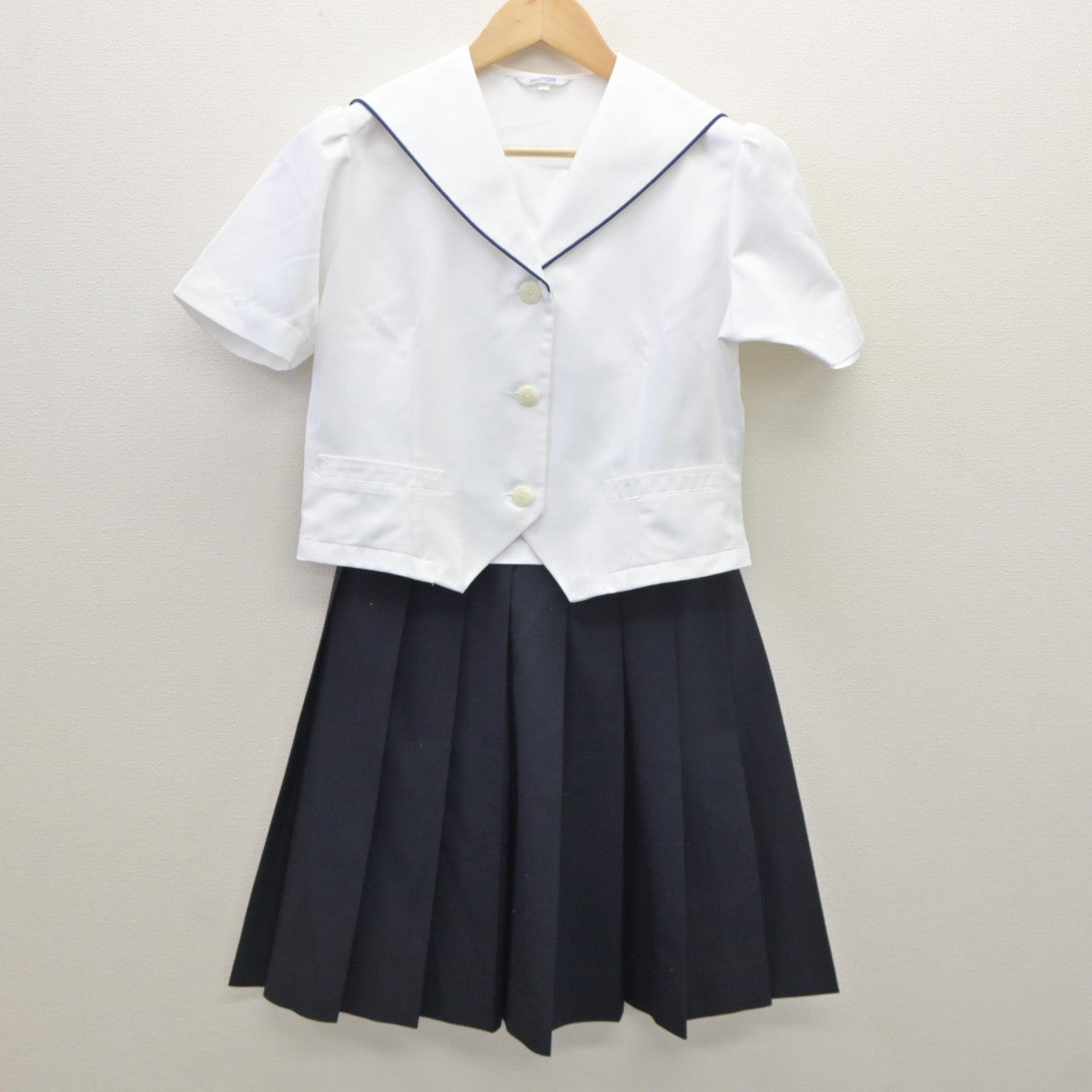 【中古】青森県 青森中央高等学校 女子制服 3点（セーラー服・セーラー服・スカート）sf035110