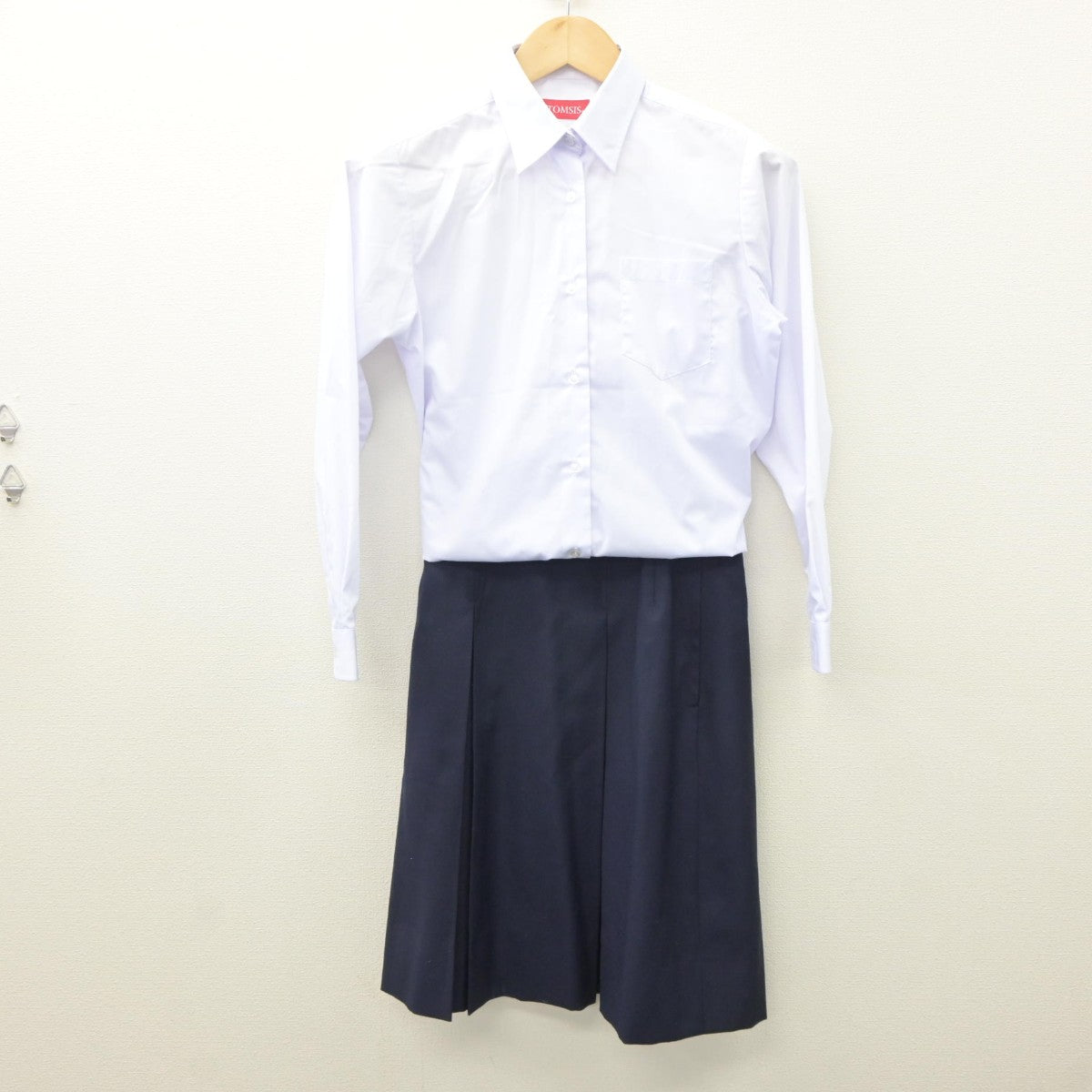 【中古】神奈川県 横浜市立西中学校 女子制服 2点（シャツ・スカート）sf035150