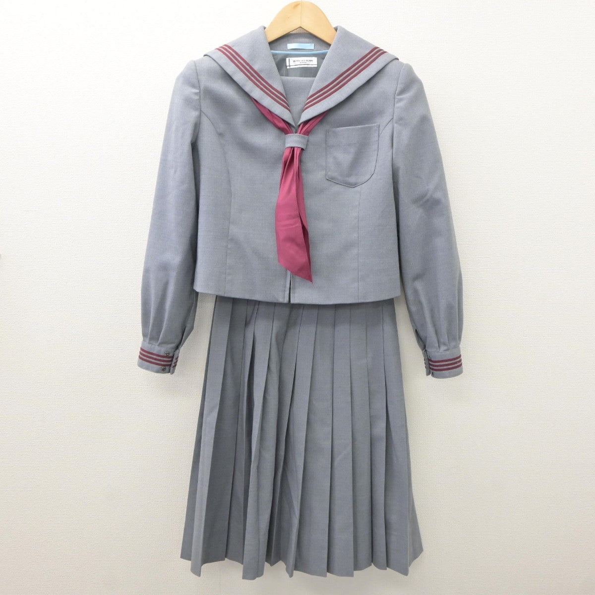 【中古】新潟県 大島中学校 女子制服 3点（セーラー服・スカート）sf035151