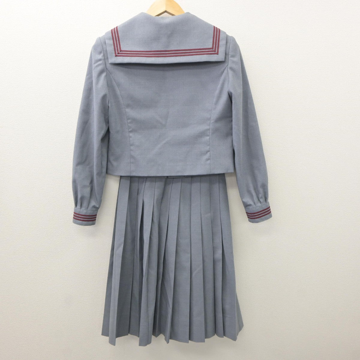 【中古】新潟県 大島中学校 女子制服 3点（セーラー服・スカート）sf035151