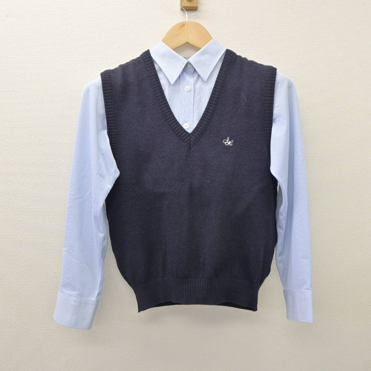 【中古】東京都 自由ヶ丘高等学校 女子制服 2点（ニットベスト・シャツ）sf035163