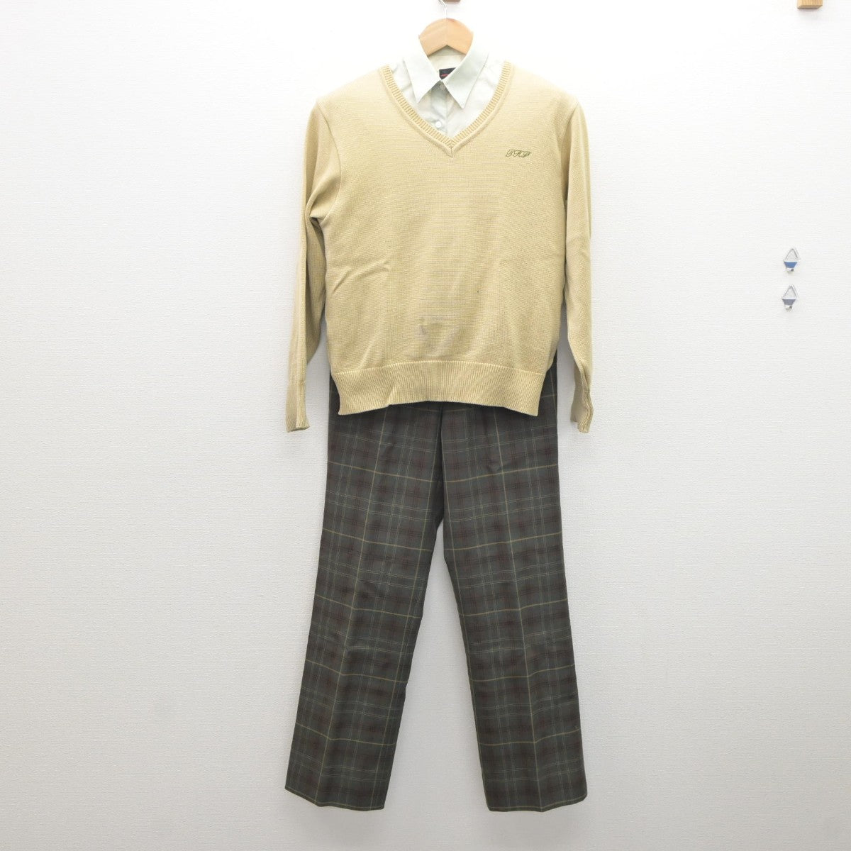 【中古】群馬県 高崎経済大学附属高等学校 女子制服 3点（シャツ・ニット・ズボン）sf035194