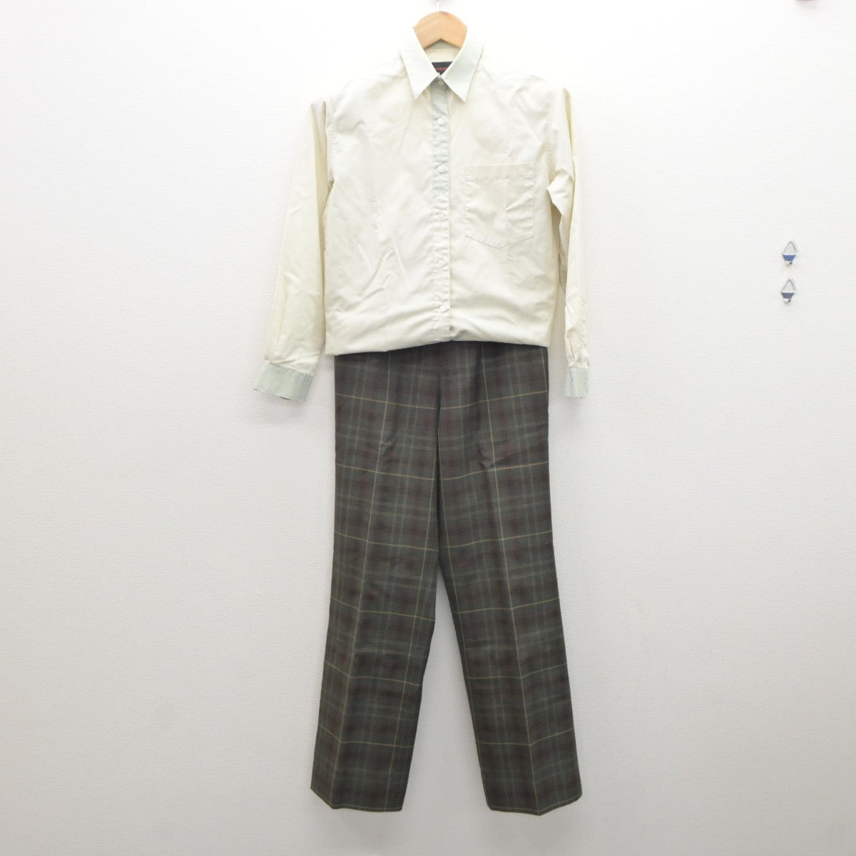 【中古】群馬県 高崎経済大学附属高等学校 女子制服 3点（シャツ・ニット・ズボン）sf035194