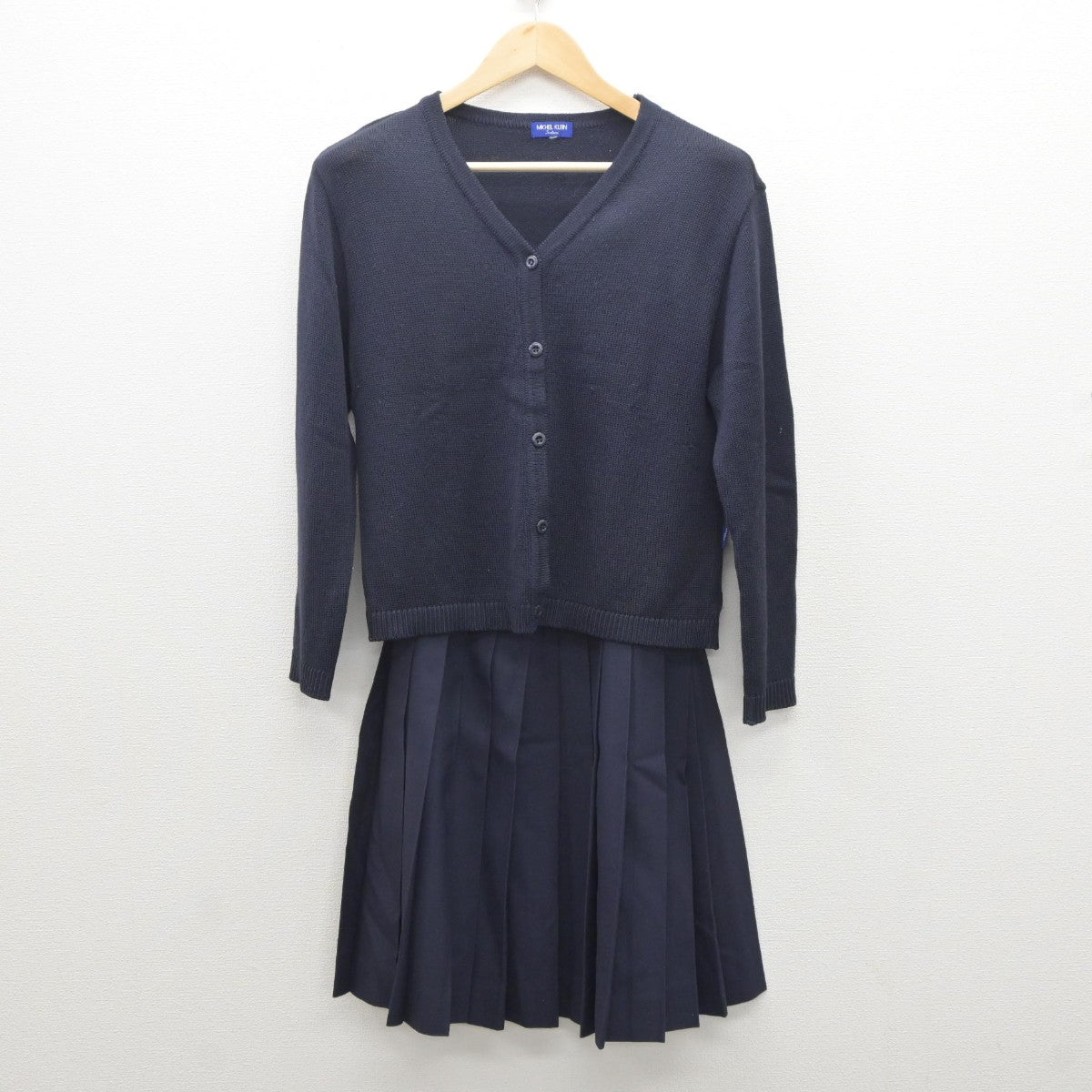 【中古】愛知県 桜花学園高等学校 女子制服 4点（セーラー服・ニット・スカート）sf035216