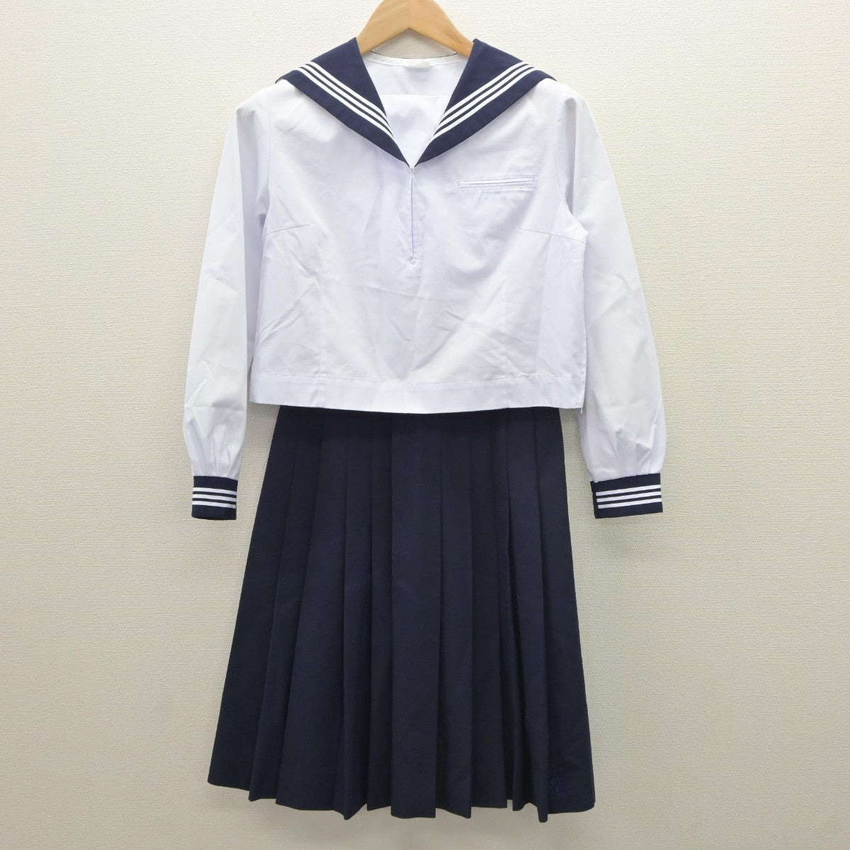 【中古】埼玉県 松山女子高等学校 女子制服 4点（セーラー服・セーラー服・スカート）sf035223