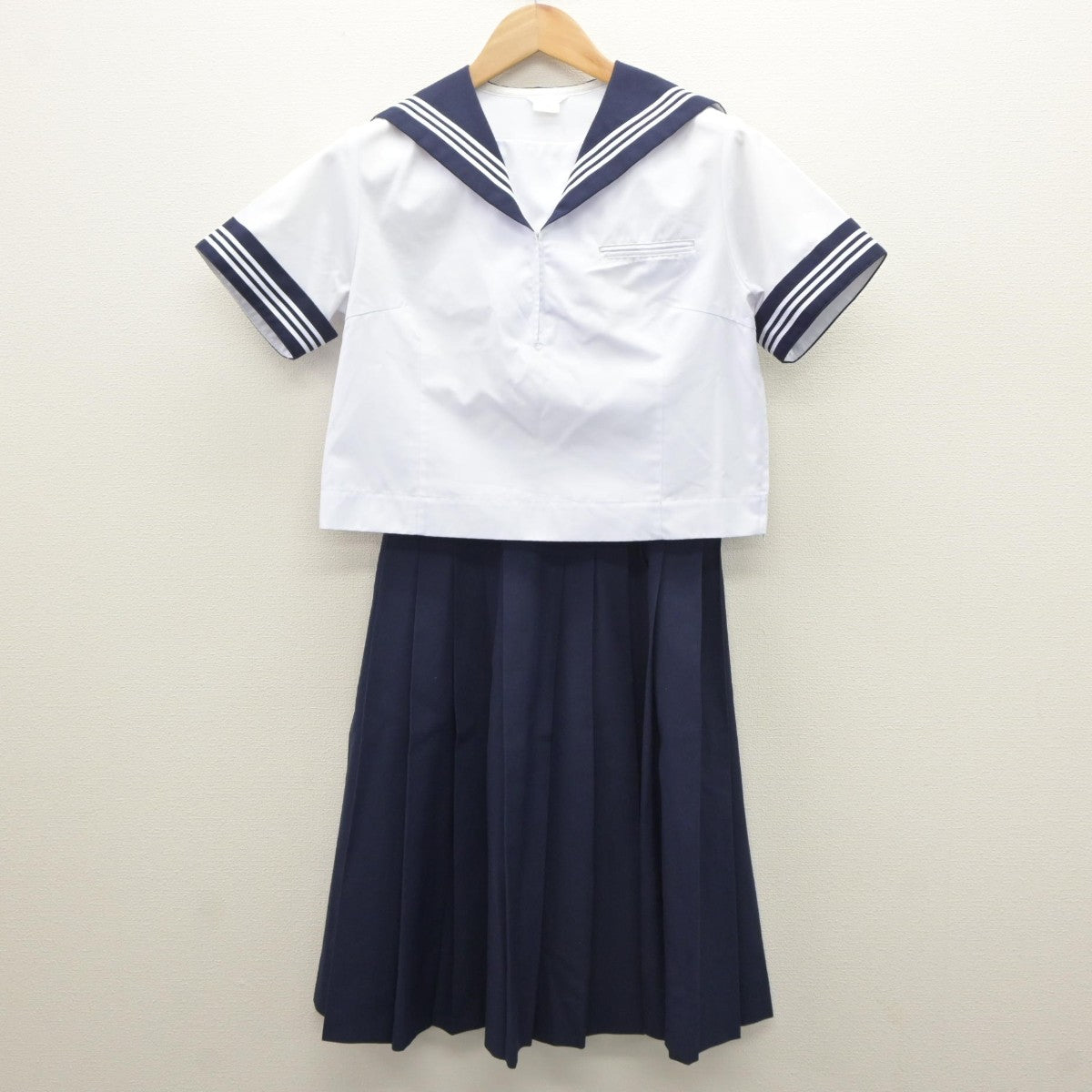 【中古】埼玉県 松山女子高等学校 女子制服 3点（セーラー服・セーラー服・スカート）sf035224