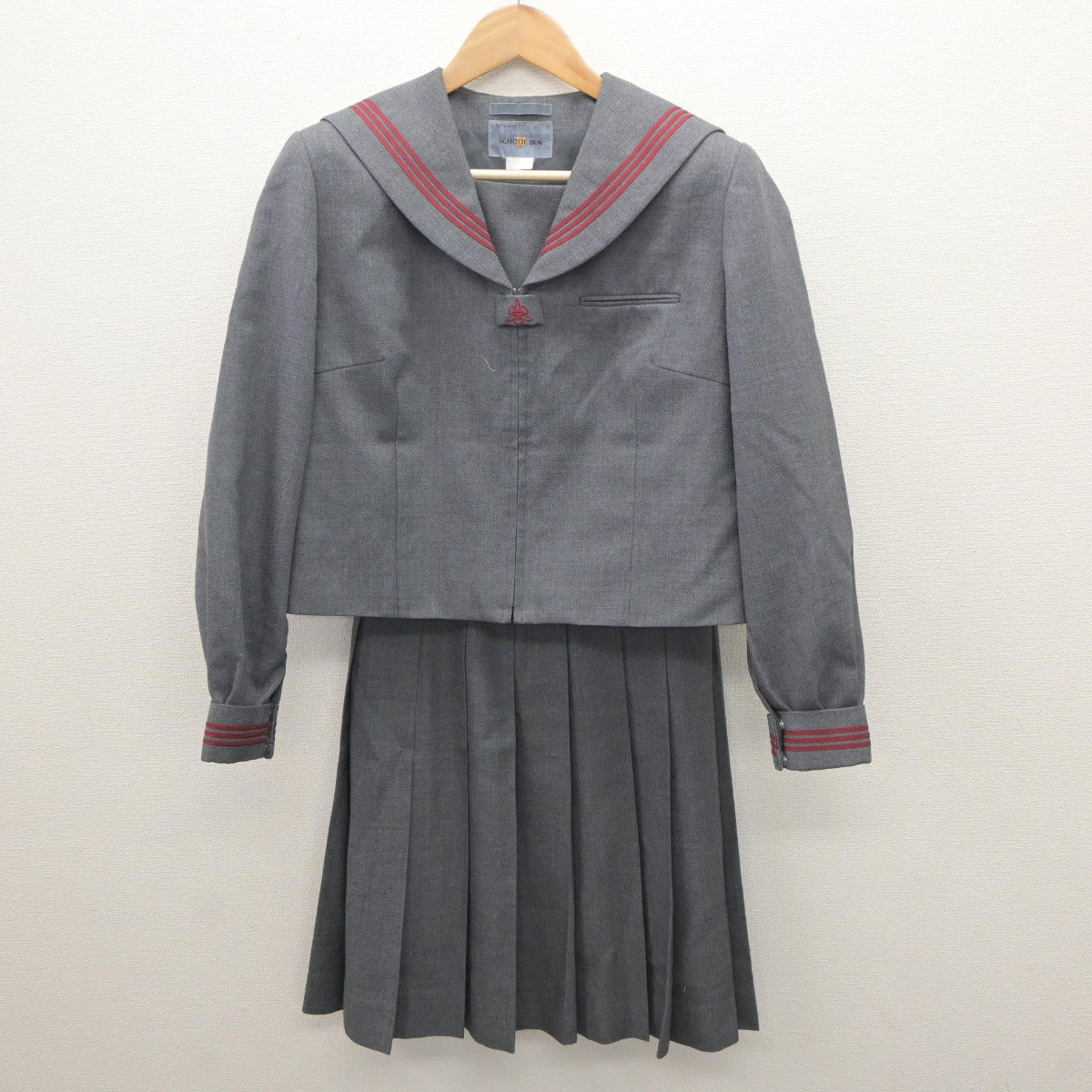 【中古】埼玉県 藤久保中学校 女子制服 2点（セーラー服・スカート）sf035227