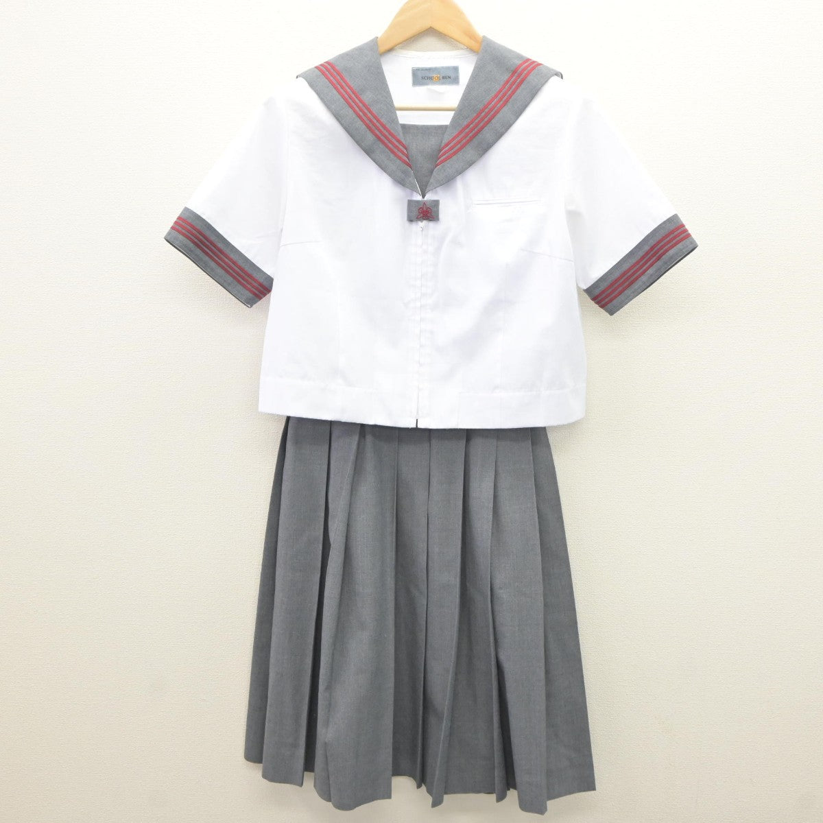 【中古】埼玉県 藤久保中学校 女子制服 2点（セーラー服・スカート）sf035231