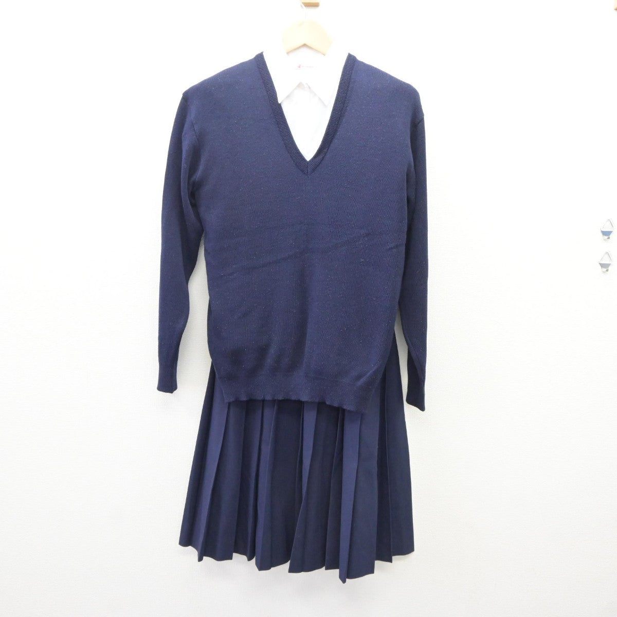 【中古】秋田県 御野場中学校 女子制服 3点（ニット・シャツ・スカート）sf035255