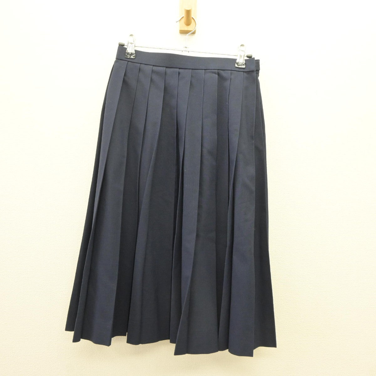 【中古】秋田県 御野場中学校 女子制服 3点（ニット・シャツ・スカート）sf035255