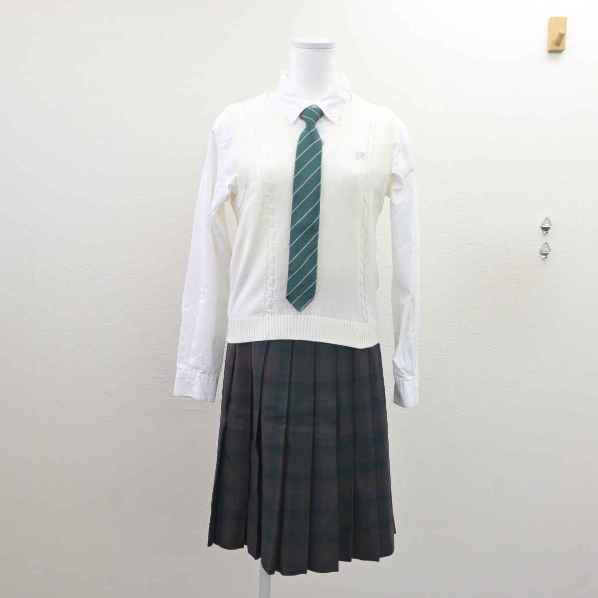 【中古】千葉県 国府台女子学院高等部 女子制服 5点（ブレザー・ニットベスト・シャツ・スカート）sf035280