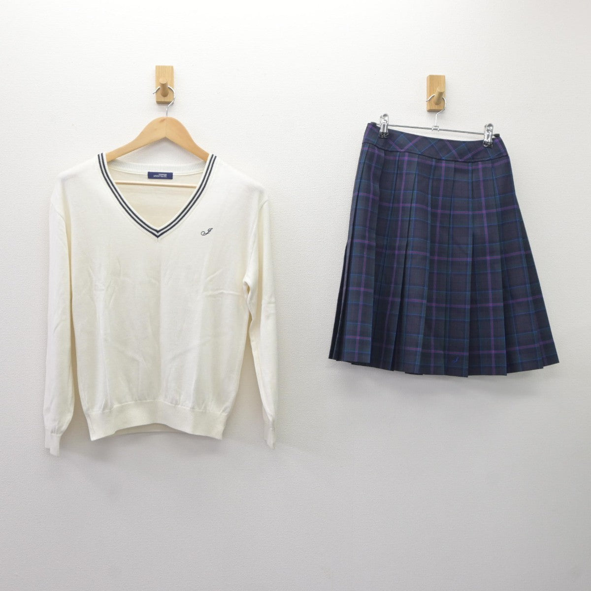 【中古】東京都 城西大学附属城西中学校高等学校 女子制服 2点（ニット・スカート）sf035286