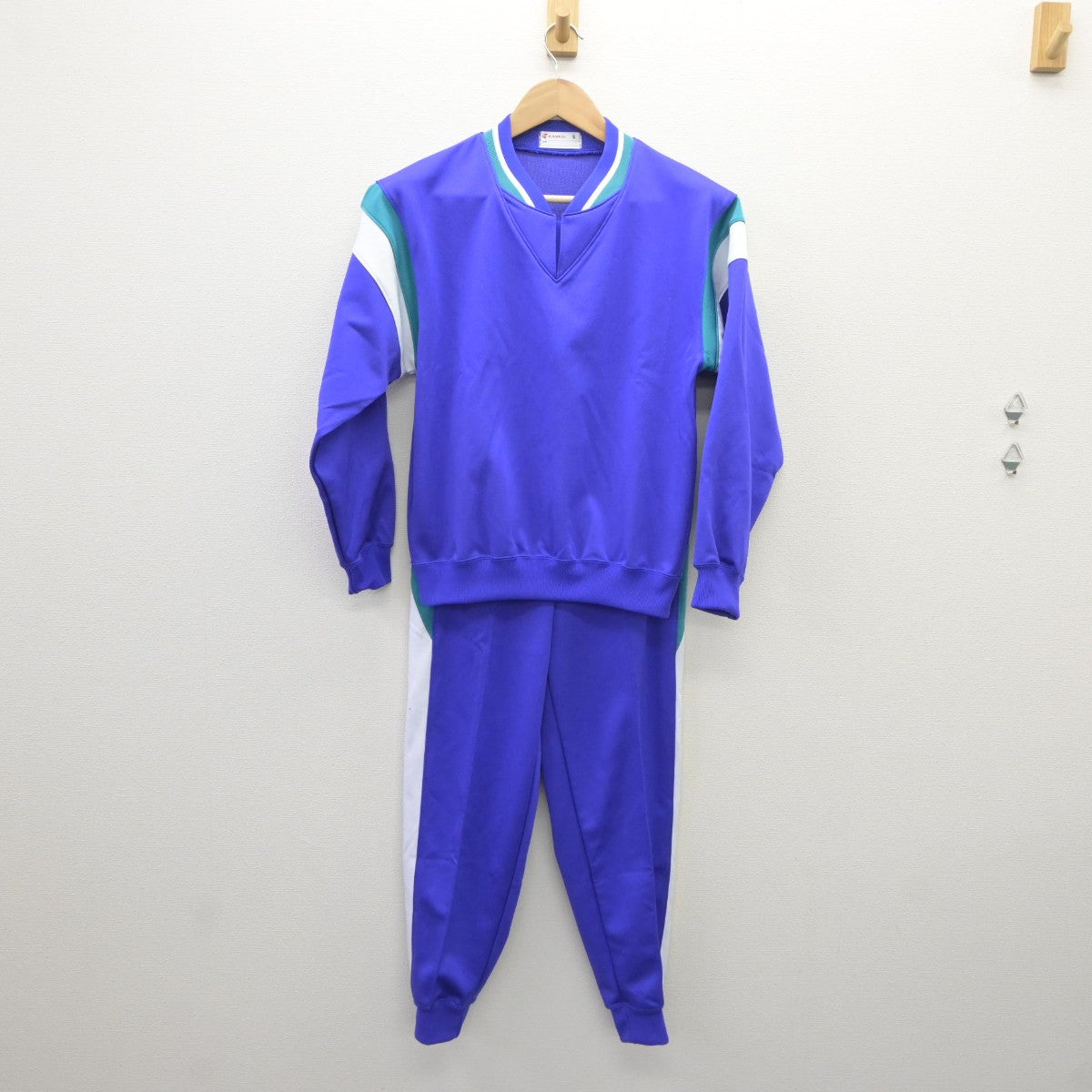 【中古】岡山県 真備東中学校 女子制服 2点（ジャージ 上・ジャージ 下）sf035330