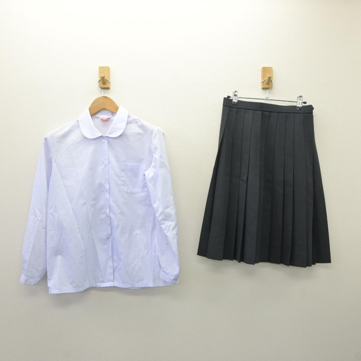 【中古】岡山県 真備東中学校 女子制服 2点（シャツ・スカート）sf035331