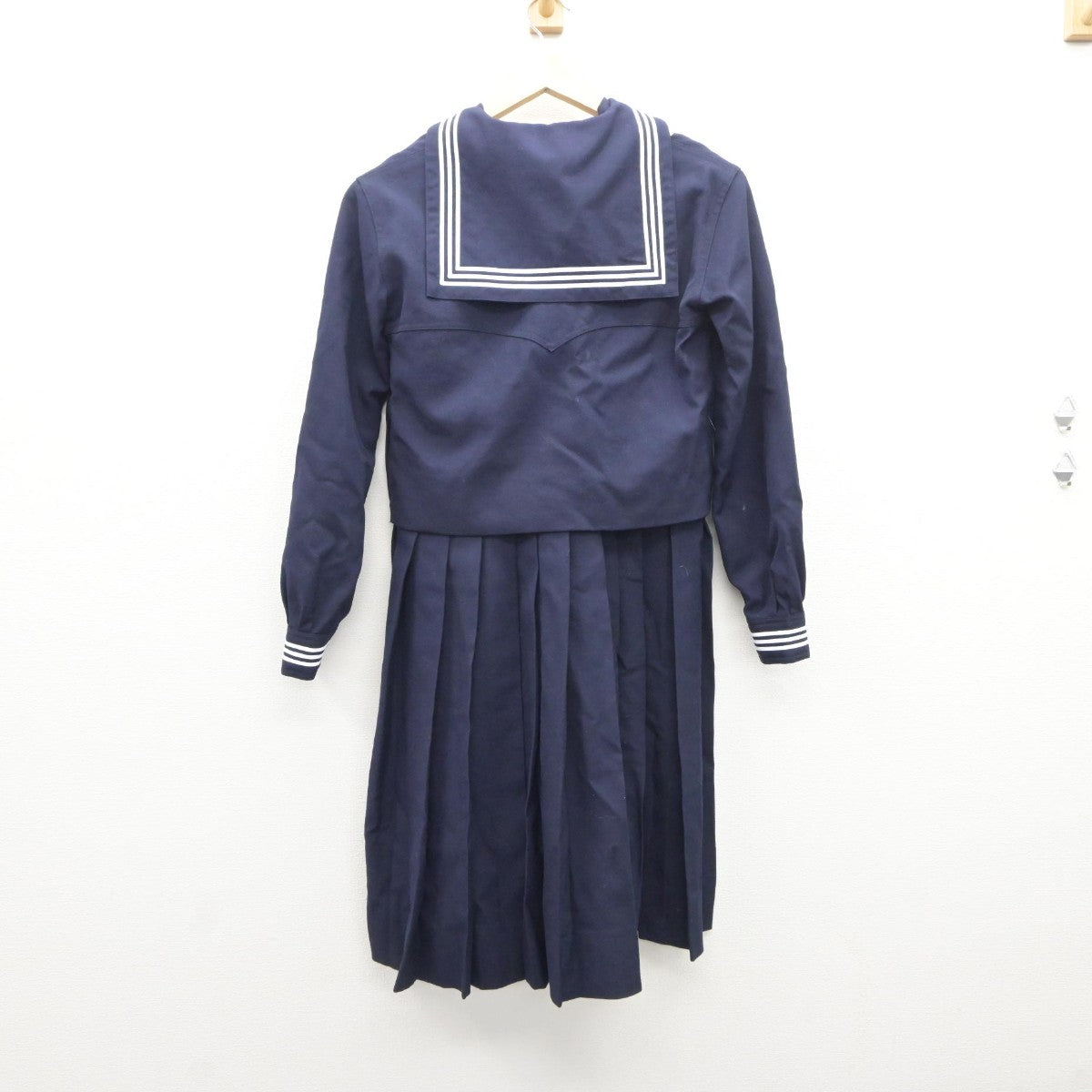 【中古】東京都 女子聖学院中学校 女子制服 4点（セーラー服・ニット・スカート）sf035349