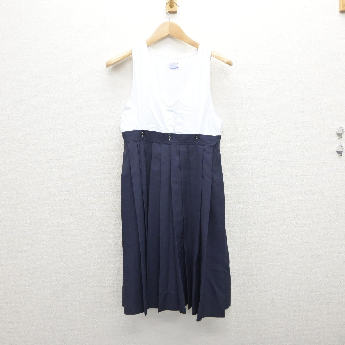 【中古】東京都 女子聖学院中学校 女子制服 3点（セーラー服・スカート）sf035350